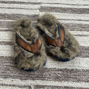 Abercrombie Flip Flop Furry Slipper